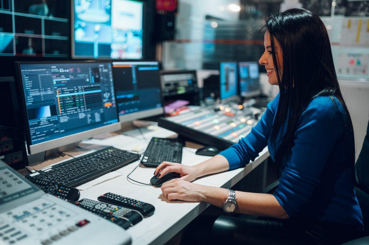 Werkplek ICT, Vrouw achter beeldscherm